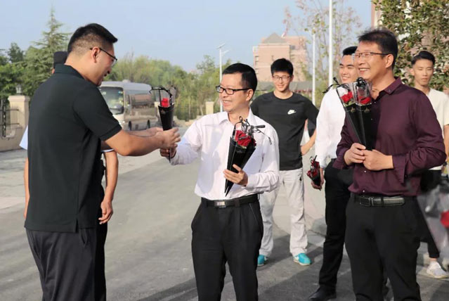 教师节|心血育桃李,师恩培栋梁!